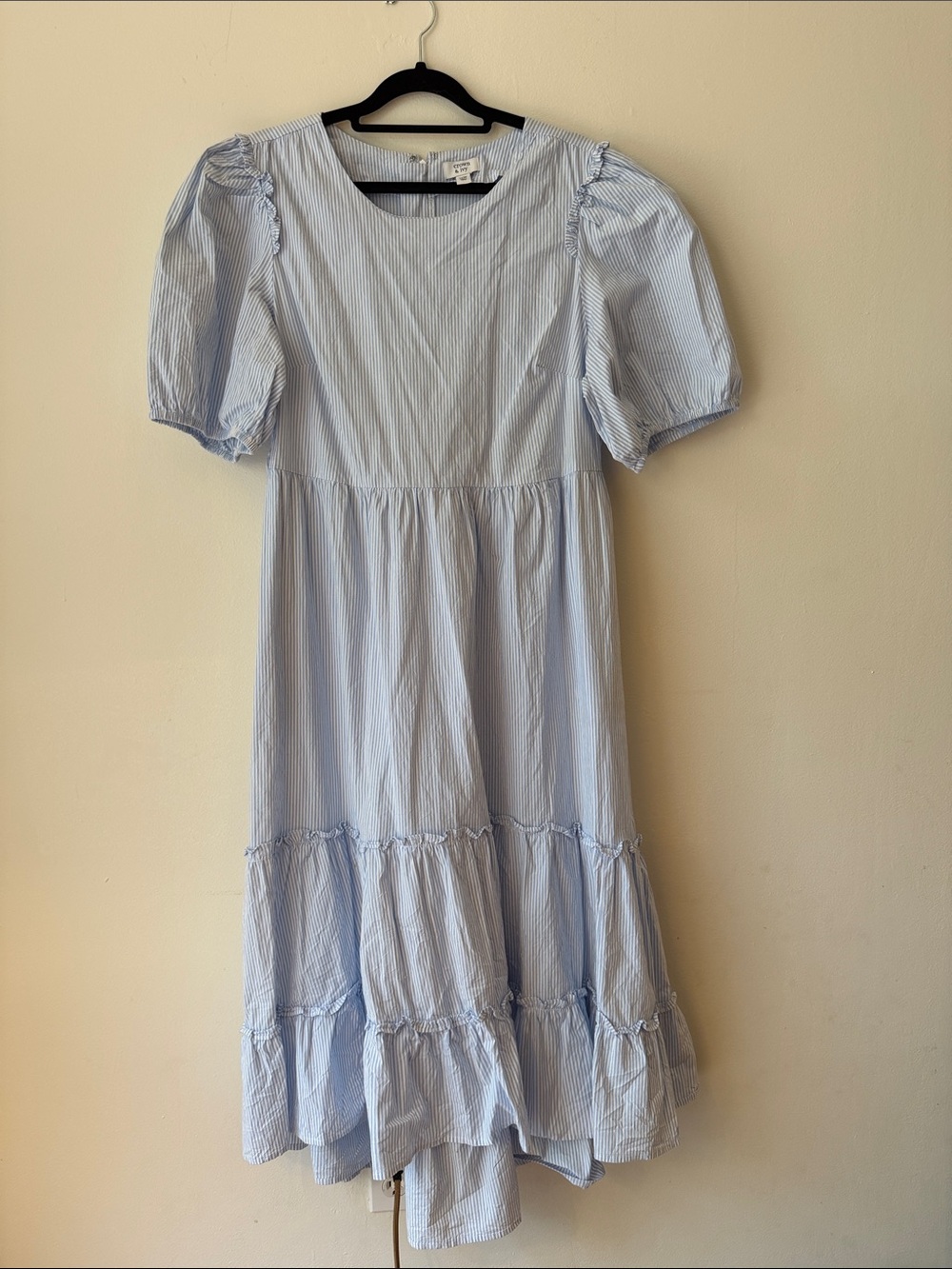 crown & ivy Light Blue Striped Puff-Sleeve Tiered Dress
